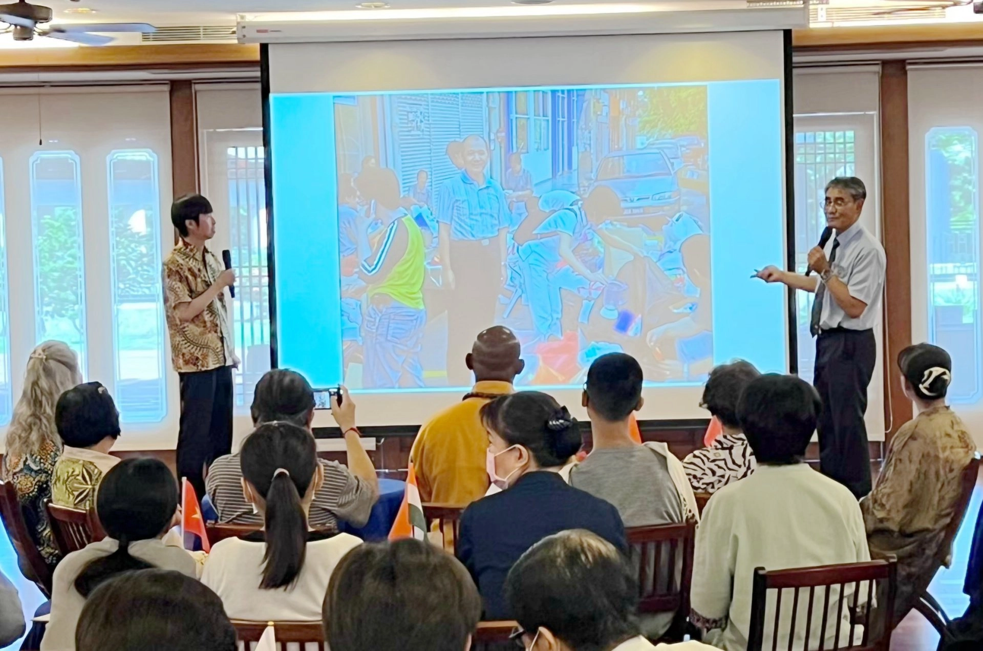 歡迎有導覽、展場服務經驗,且諳英日語或其他外語能力者,一起加入國際Coffice Time志工行列。
