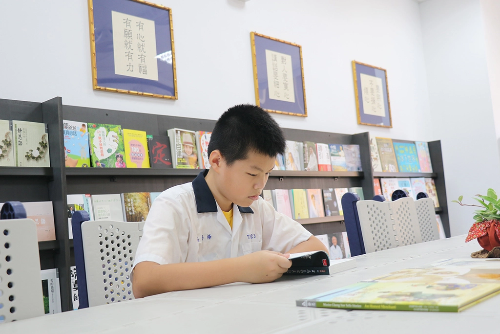 靜思閱讀書軒讓親師生的閱讀不間斷,又有沈澱心靈的好地方。