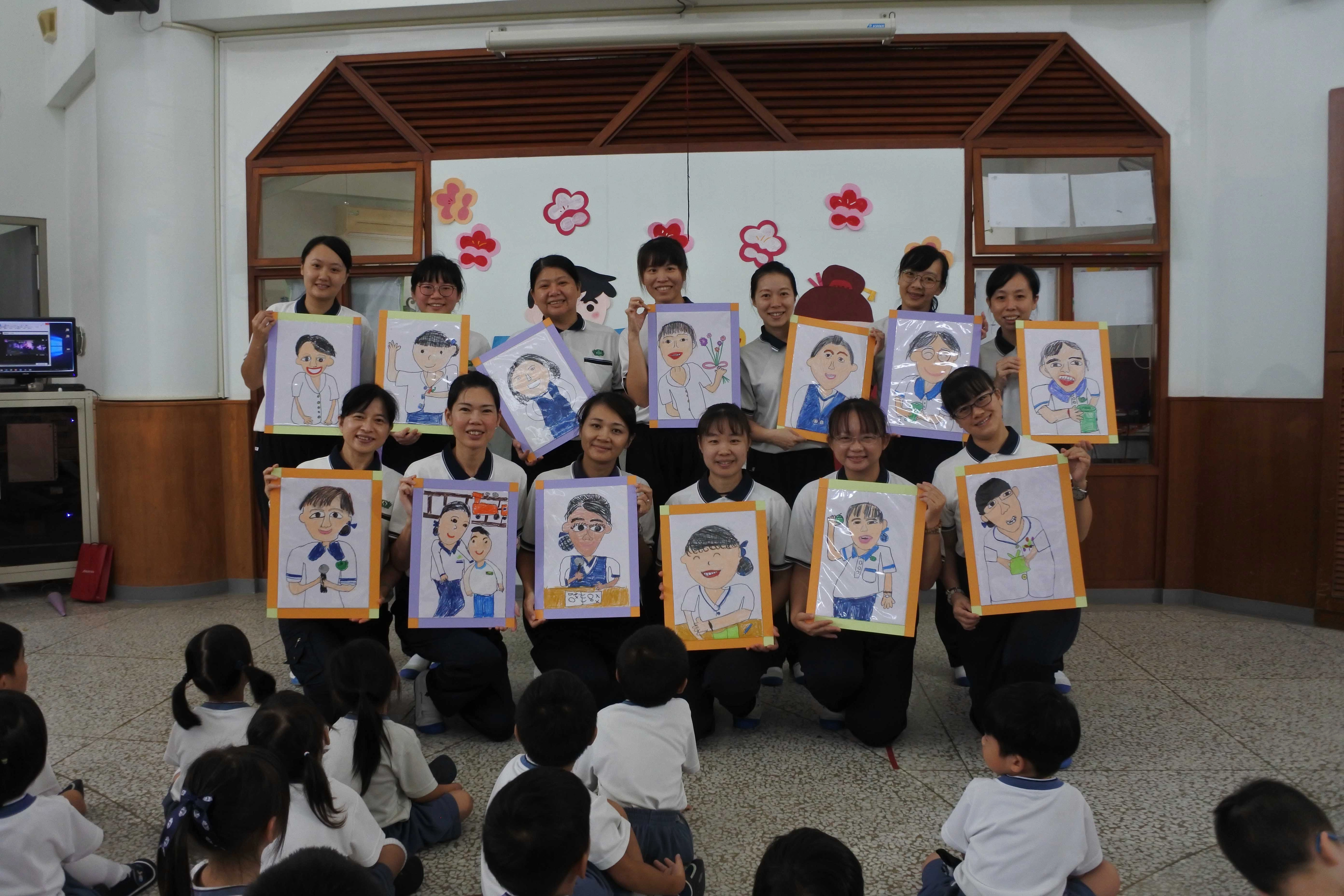 幼兒園年紀雖小,愛老師一樣像愛媽媽,今年小小孩主動發起「老師畫像」。