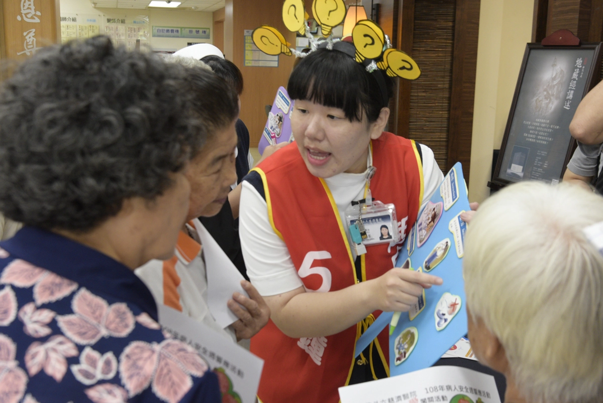 活動現場設有八個小遊戲,包括跌倒、用藥安全、Line服務、就醫提問單、器官捐贈、長照2.0、洗手愛乾淨等