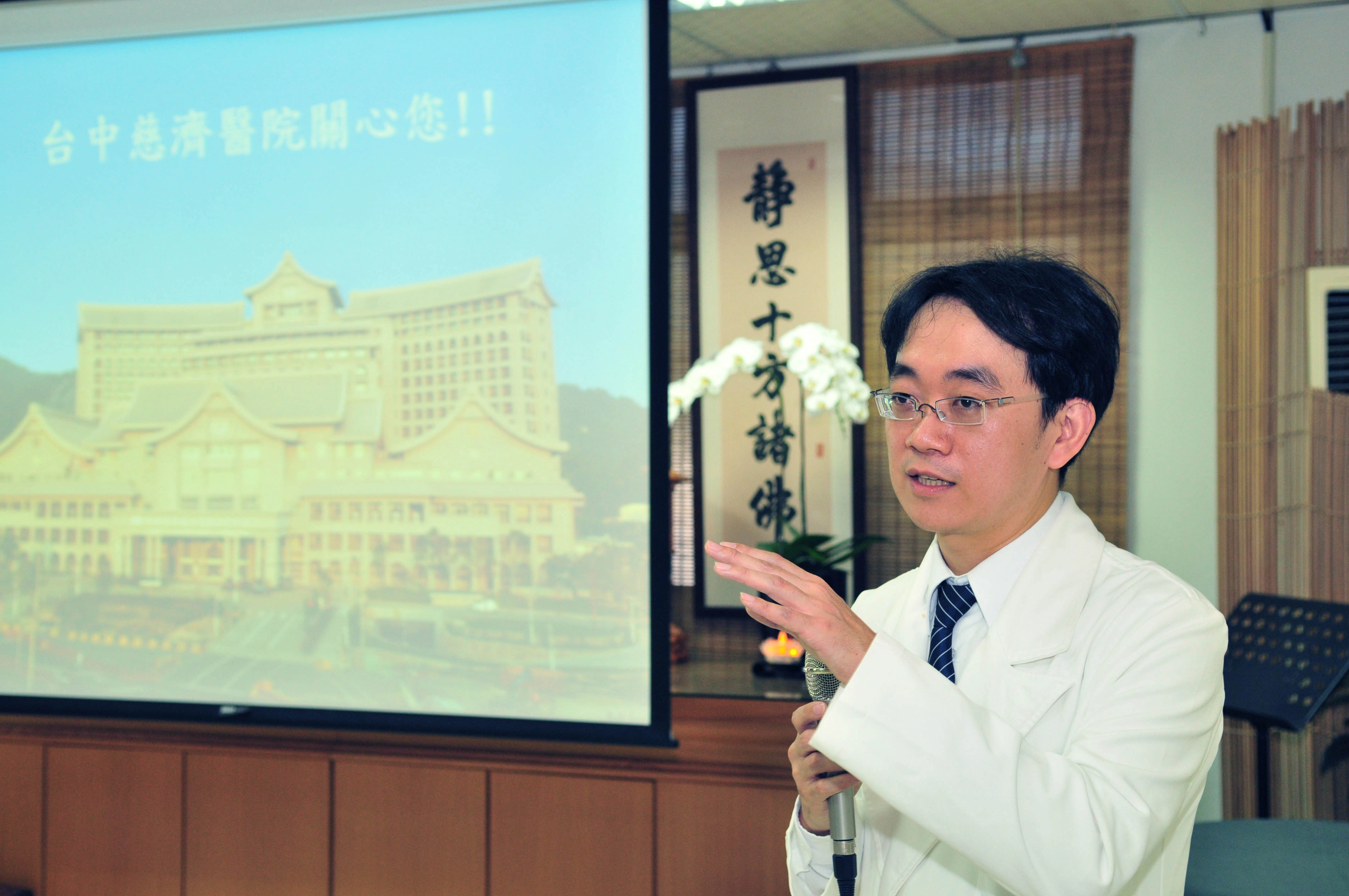 大腸直腸科方佳偉醫師,分享大腸直腸癌的發現與治療。(攝影者:楊榮書)