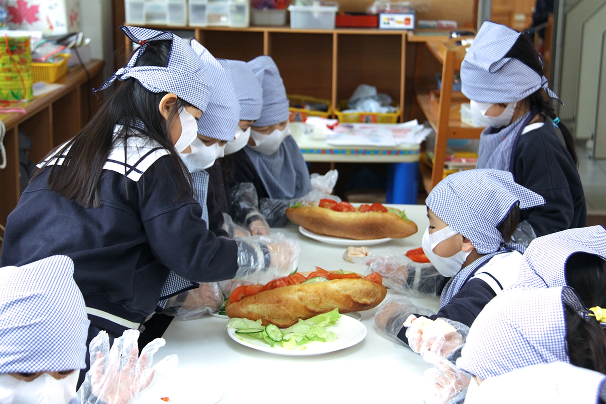 多吃新鮮蔬菜水果,每日建議食用3份蔬菜與2份水果。(圖:黃裕銘)