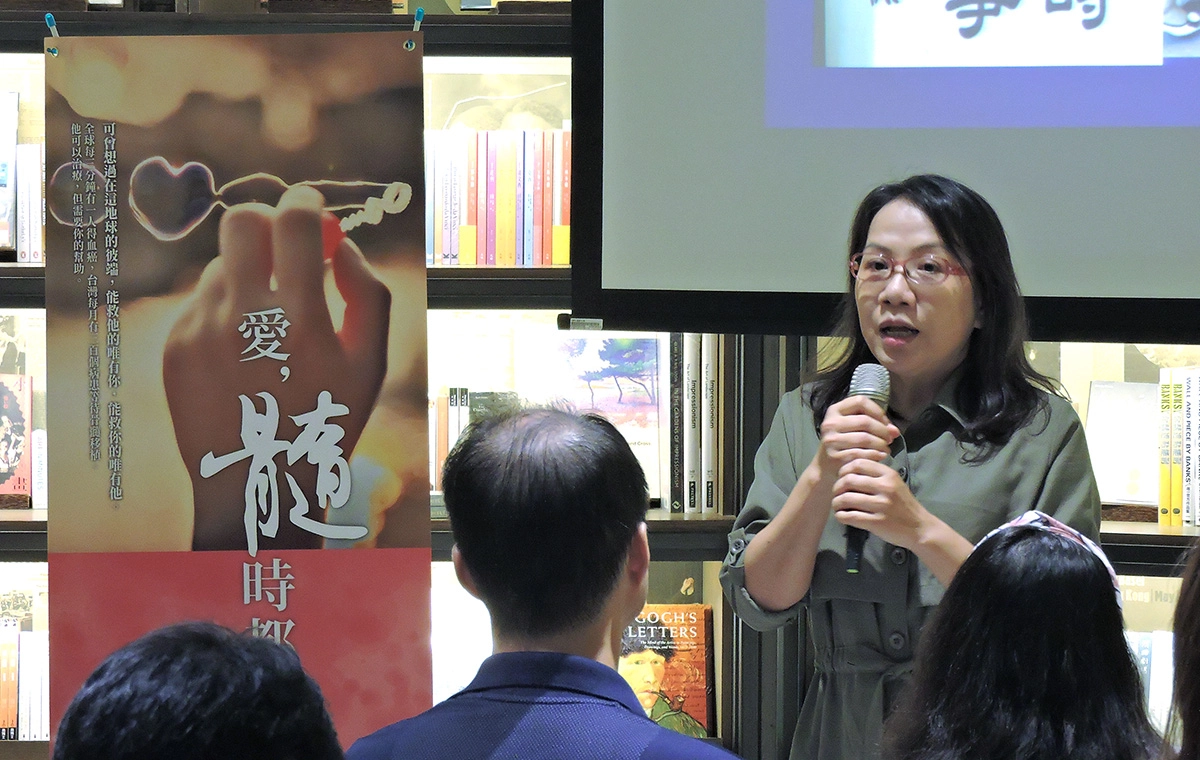 在發表會現場,則分別邀請到書中的故事主角一一分享,<雙城記>的古小妮從很絕望到有希望的感動。