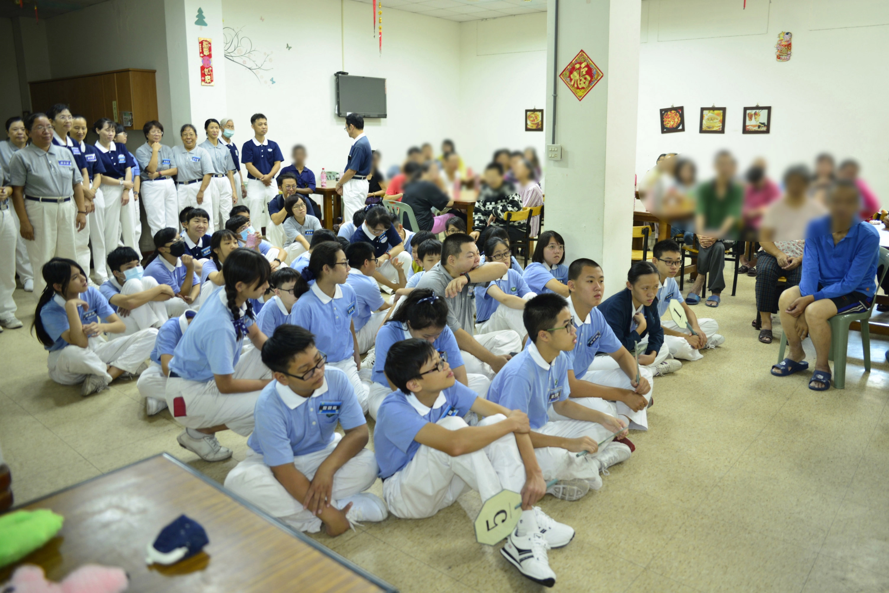 「慈濟北彰青少年成長班」利用難得的連續假期,前往彰化一家康復中心關懷。