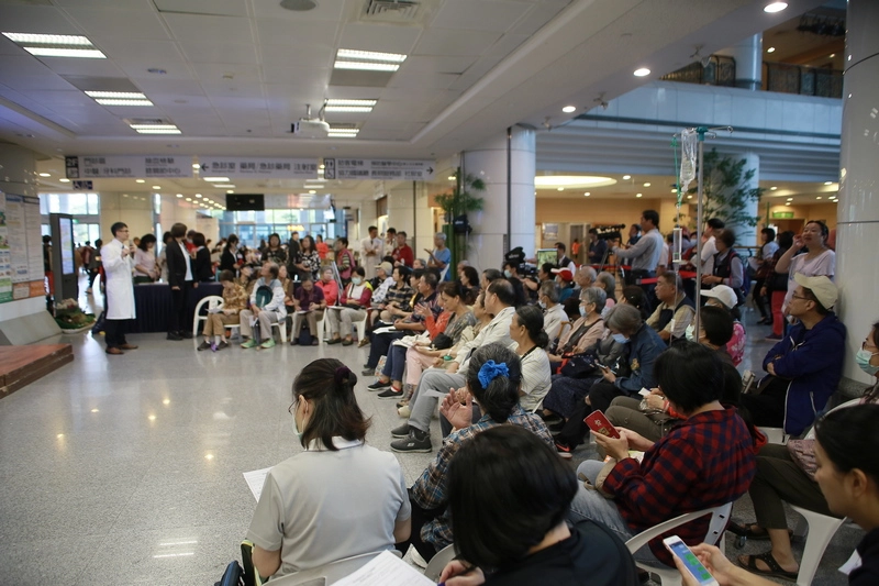 10月16日台北慈濟醫院舉辦骨科「績優骨,好生活」衛教講座,吸引許多來院大德參與。(攝影:王占籬)