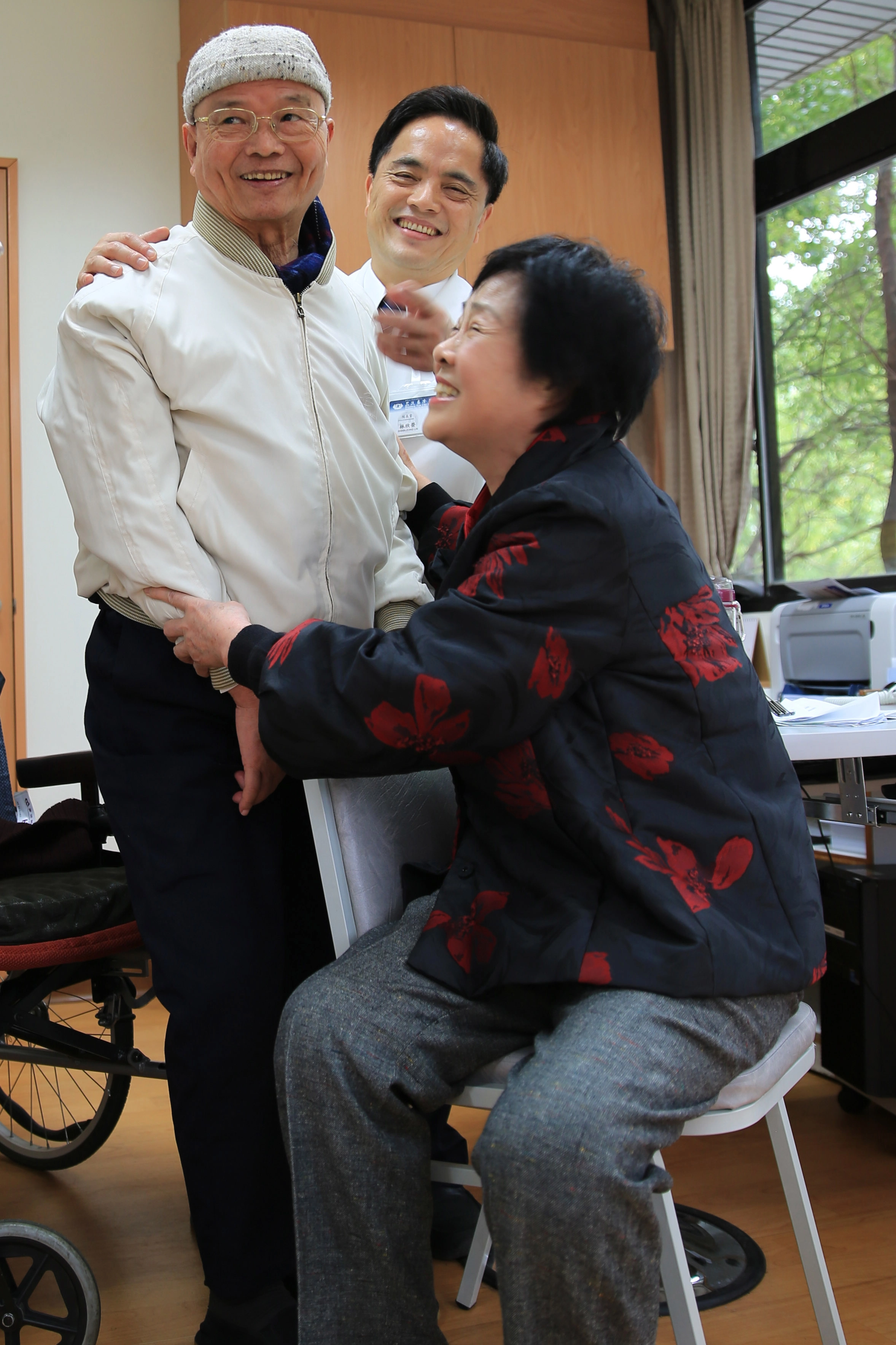 花蓮慈濟醫院開發了以病患「脂肪幹細胞」的治療技術,順利完成全球首創自體脂肪幹細胞腦內移植的第一期人體臨床試驗,病患經過兩個月就有明顯進步。