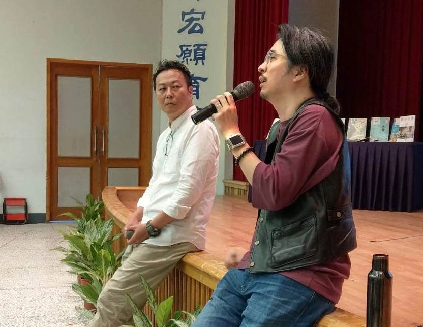 台大電機系葉丙成教授與品學堂創辦人黃國珍老師蒞校,舉辦「提升閱讀理解 看懂未來考題」座談會。