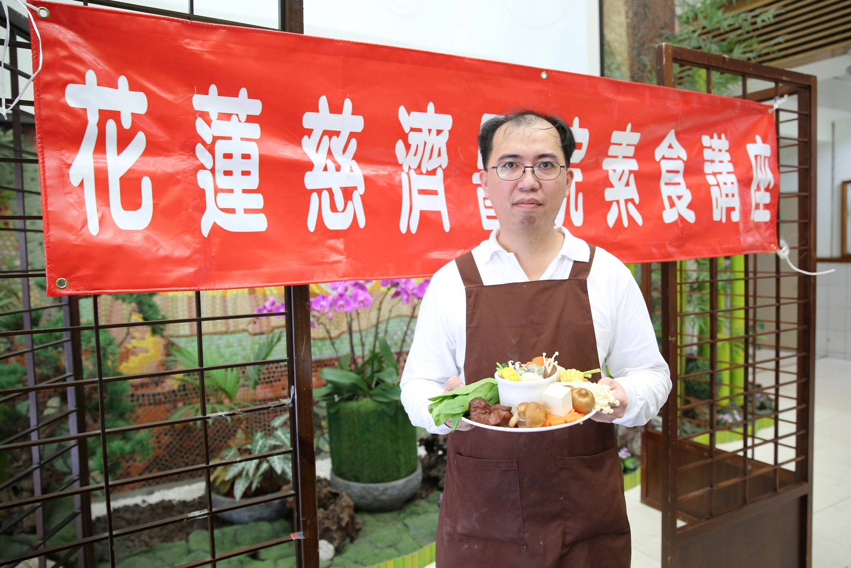 花蓮慈院營養師范綱傑說,希望讓民眾在立冬「補冬」時,藉由「高鈣纖蔬湯」補足一日。