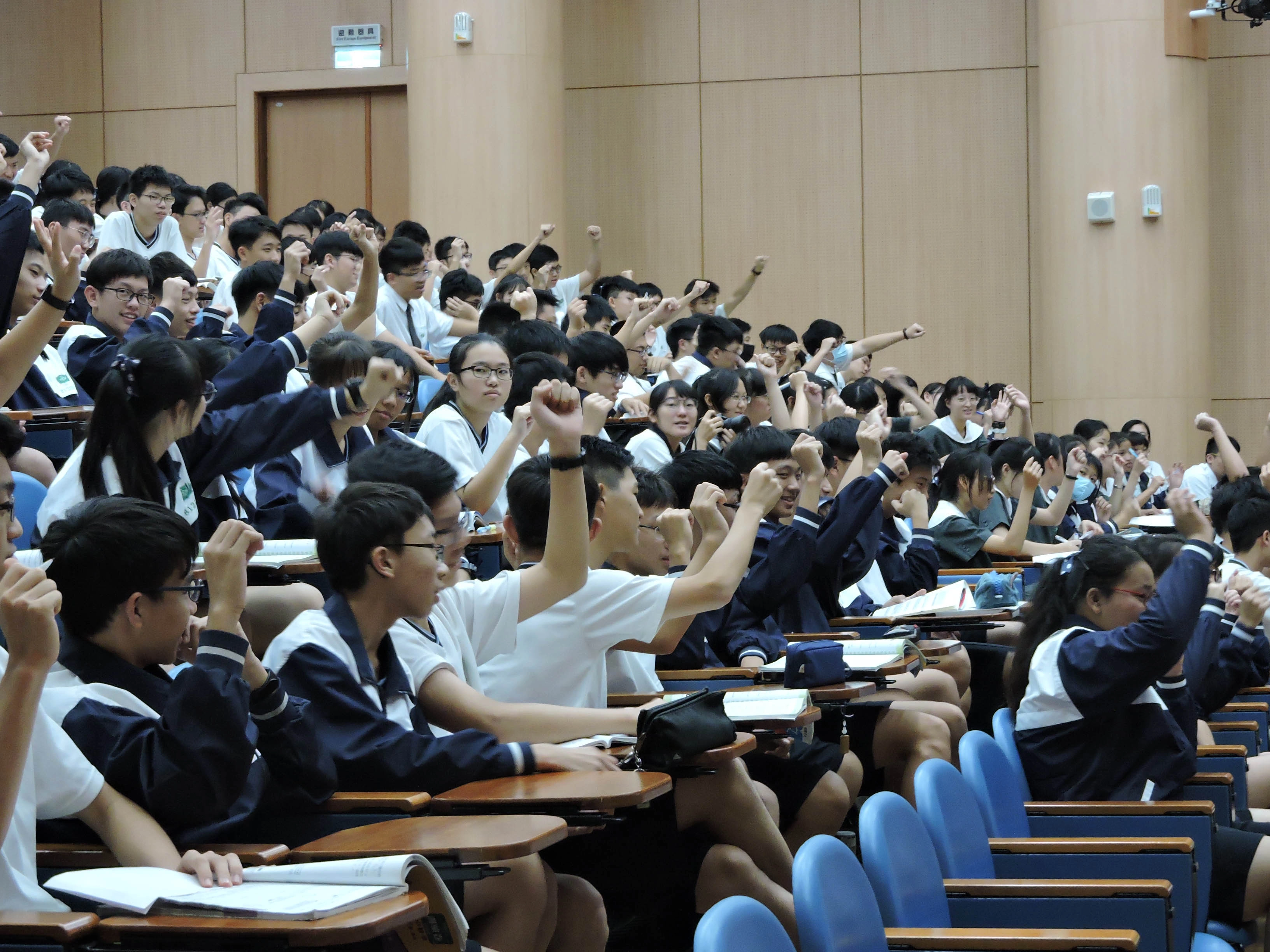 學生們熱烈地回應。(林育吟/攝)