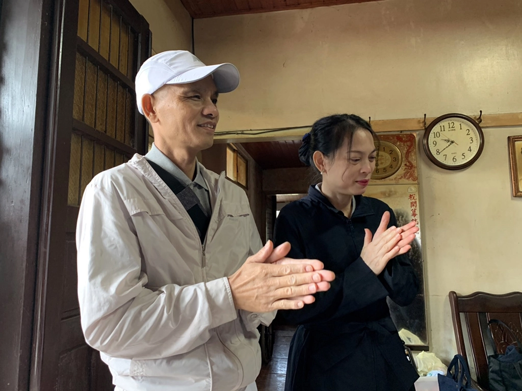 大病一場的實業家莊鳳鳴(左)發願要圓滿六個榮董,對此,妻子阮佳琪(右)也很贊同:「他做什麼決定,我都在背後支持。」