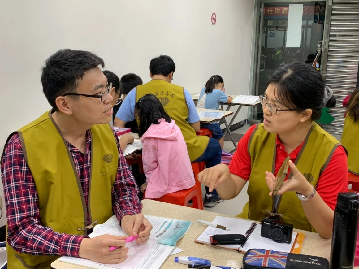 尋覓良師為孩子教學解惑,一直是江柑多年來努力不懈的任務,也是三重區新芽課輔班志工的全民運動。