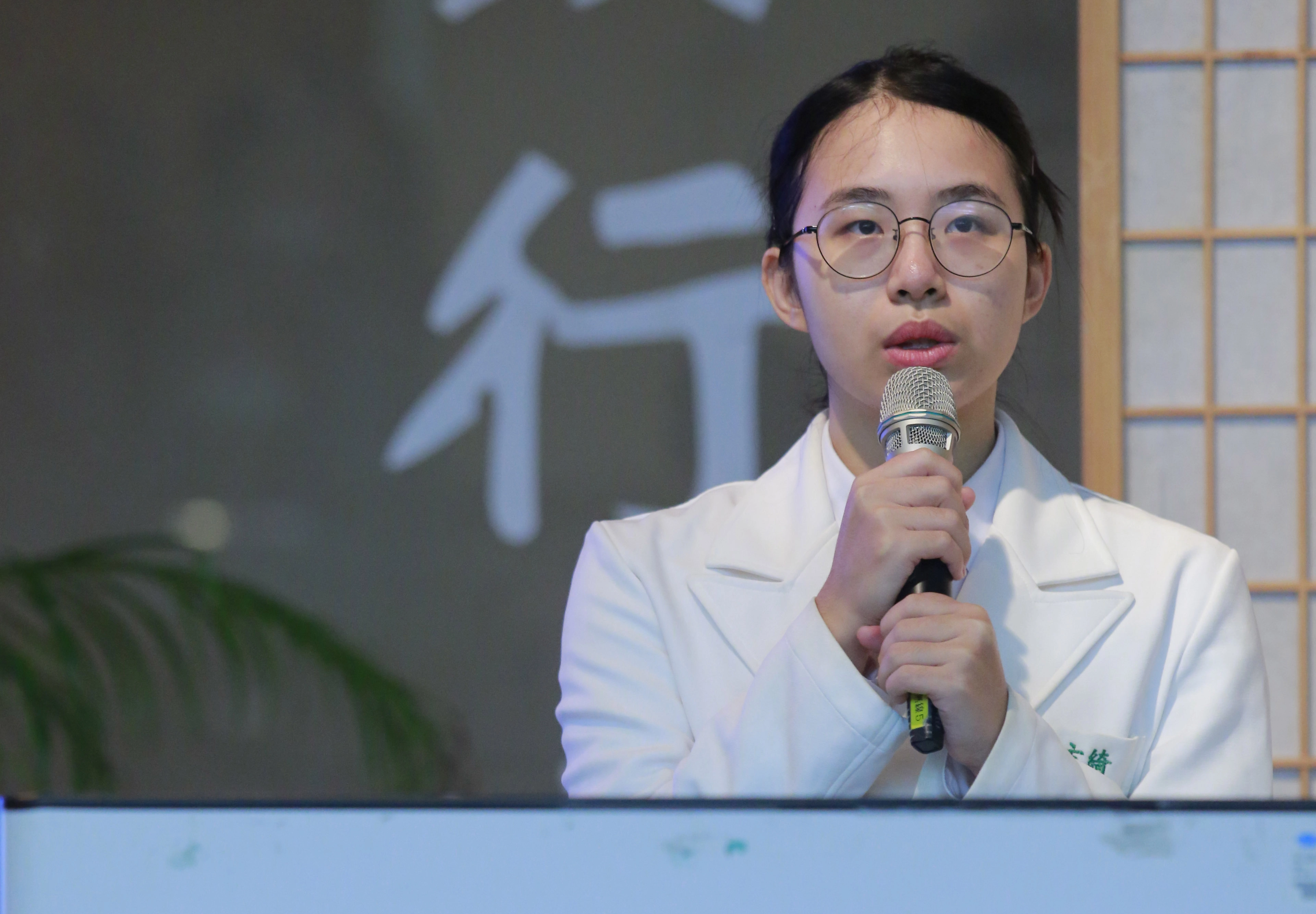 慈大楊方綺同學分享,很榮幸在慈大開始了與眾不同的習醫之路,老師人生最後一哩路帶領他們走進臨床的第一哩路。