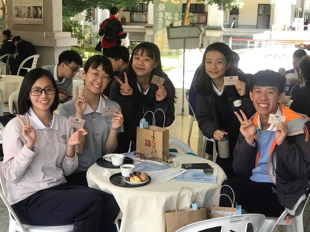 慈濟骨髓幹細胞中心驗血活動前往花蓮慈濟科技大學舉行宣導及驗血活動,受到學生熱烈響應,其中可以說是未來護理師搖籃的慈科大護理系學生參與更是踴躍。