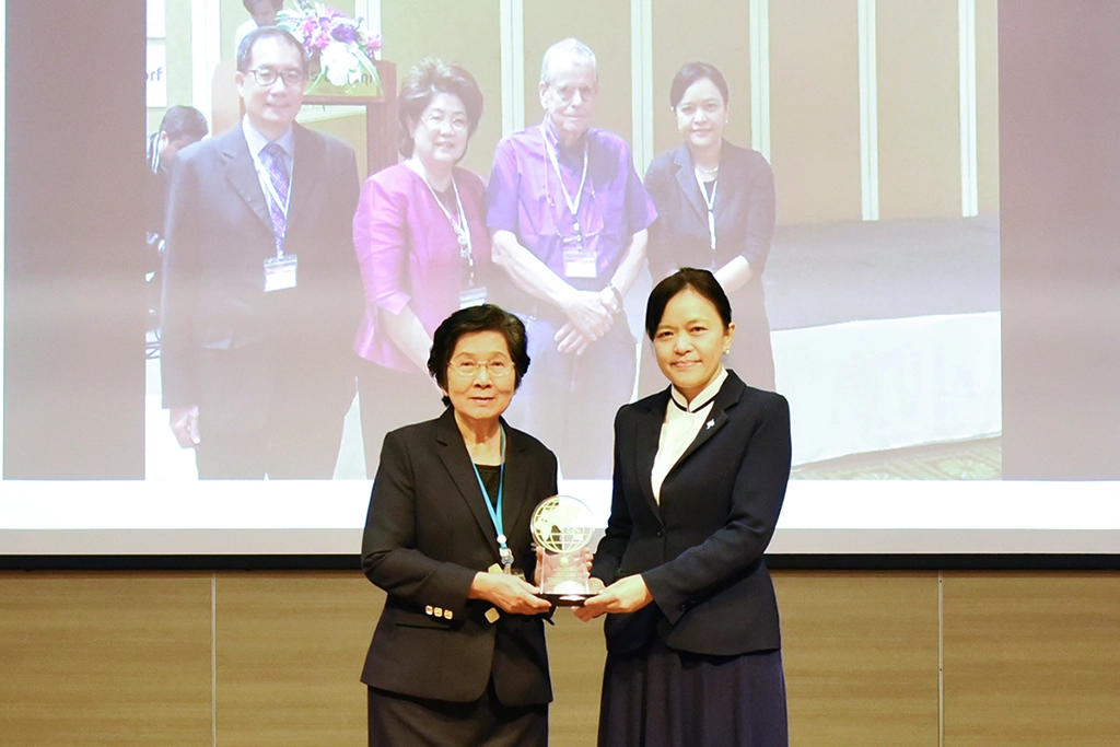 慈大劉怡均校長於五年多前與泰國馬希竇大學醫學院博士學程合作,促成了台泰間第一個生醫領域雙聯博士學位學程,共同培育生物醫學研究人才。