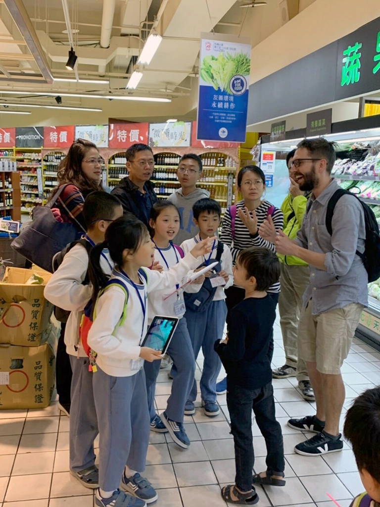 透過兩位外師Teacher Kimmy & Teacher James的課程設計,讓購物成為應用所學的有趣體驗。