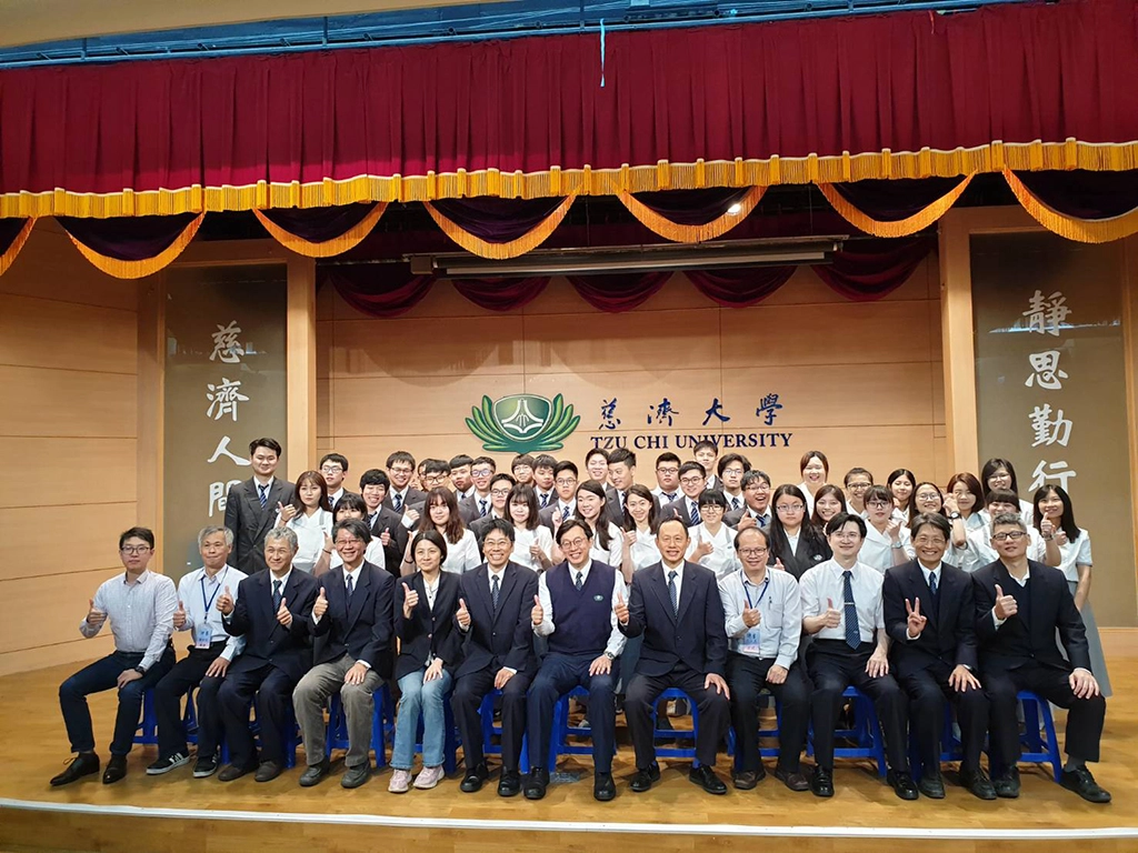 慈濟大學醫學資訊學系19日舉辦108學年專題發表會,共有12組作品作品涵蓋健康照護、食安相關、區塊鍊技術結合藥品供應等。