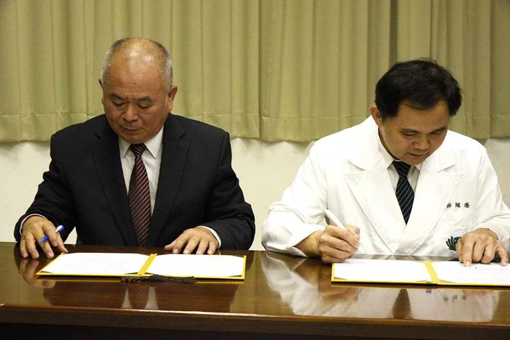 大林、斗六慈濟醫院與長愛家園育幼院,於108年12月19日假大林慈濟醫院第二會議室,簽署「醫療合作約」。