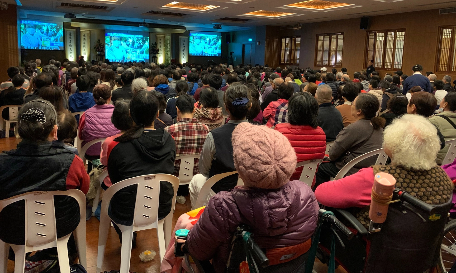 雙和靜思堂12 月28日舉行社區歲末祝福,28日共舉行三個場次歲末祝福,共超過3700人參與同沾法喜、同享歡喜。