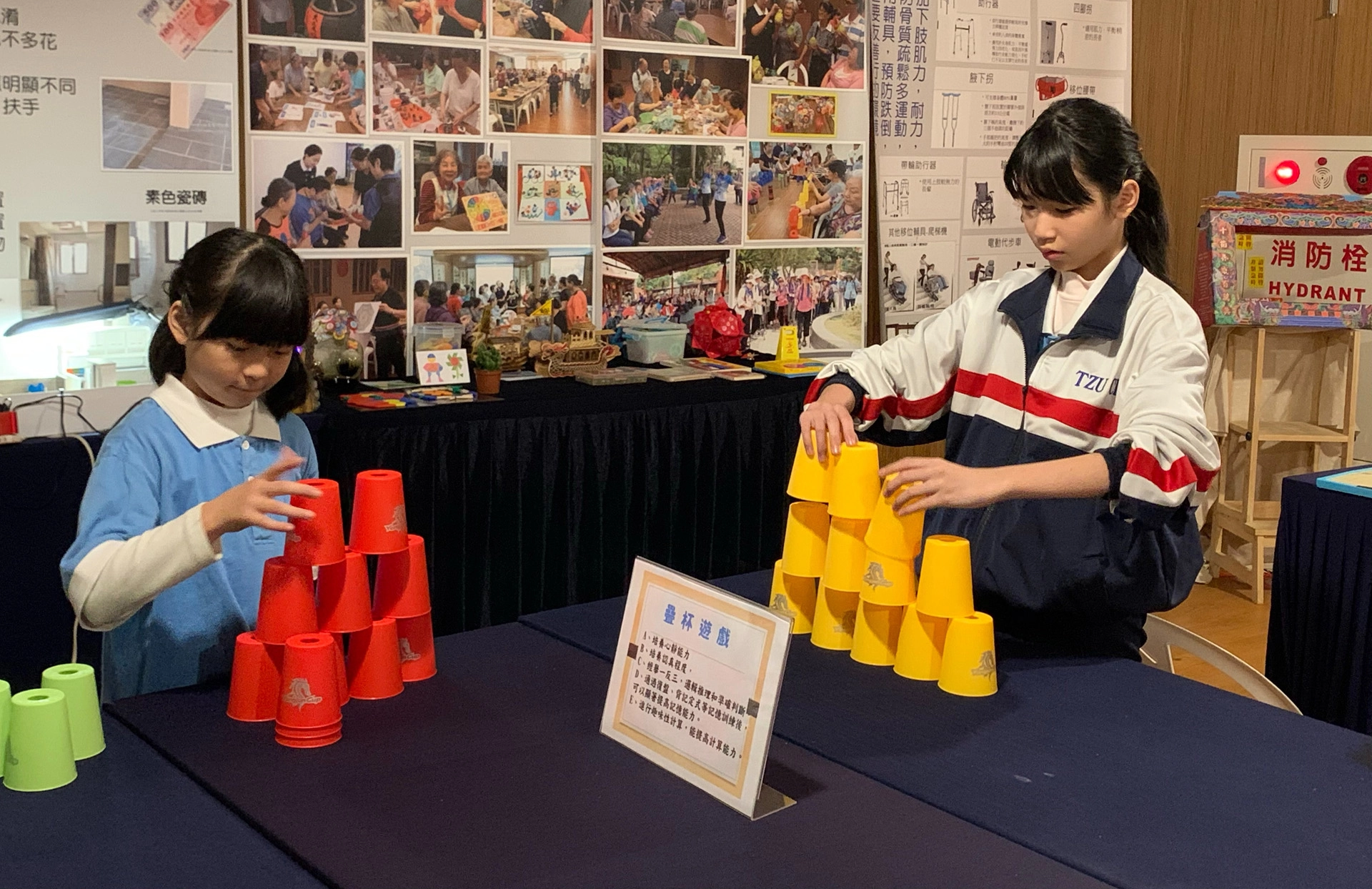 雙和靜思堂現場搭設三頂大帳篷,增加烤地瓜、柑仔店及童玩遊戲區,讓雙和歲末祝福更有年味。