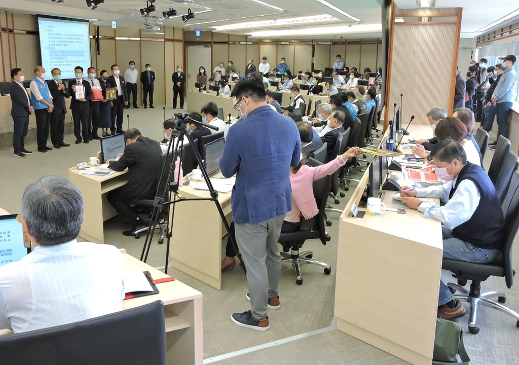 慈濟基金會在今年3月17日曾致贈高雄市政府1200份「安心祝福包」,提供給居家檢疫與隔離的民眾,傳遞來自宗教界的關懷與祝福。