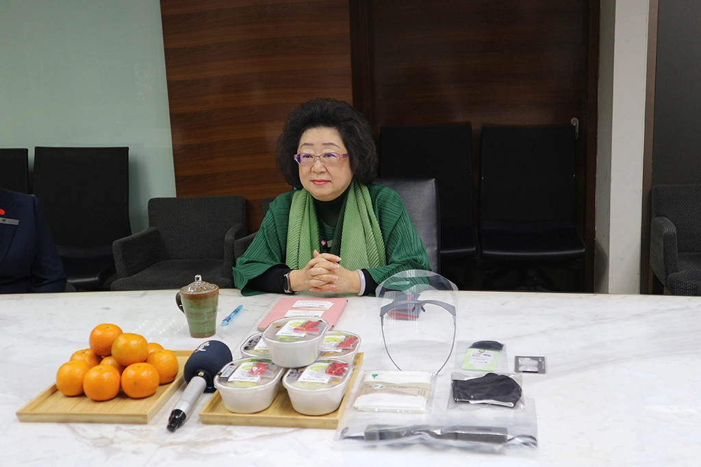 教育部政務次長范巽綠表示,感恩慈濟教育志業王執行長及志工今日帶來素食餐盒,素食可以讓身體健康、愛護地球,餐盒也會提供給教育部警衛人員、清潔人員一同享用。