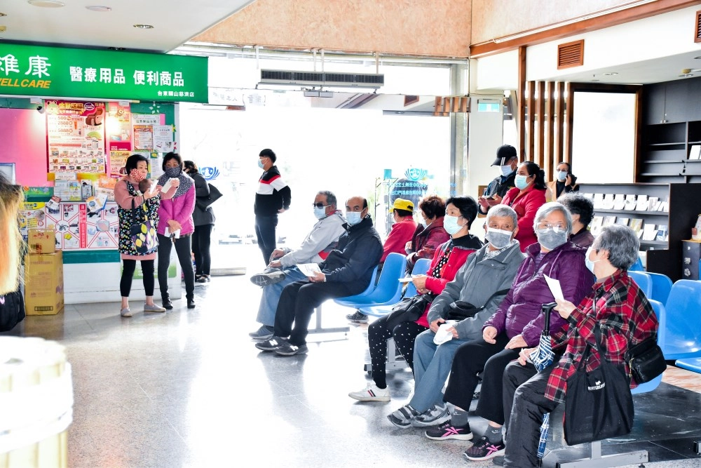 經宣導,關山地方民眾均能配合院方執行防疫並配戴口罩就醫。
