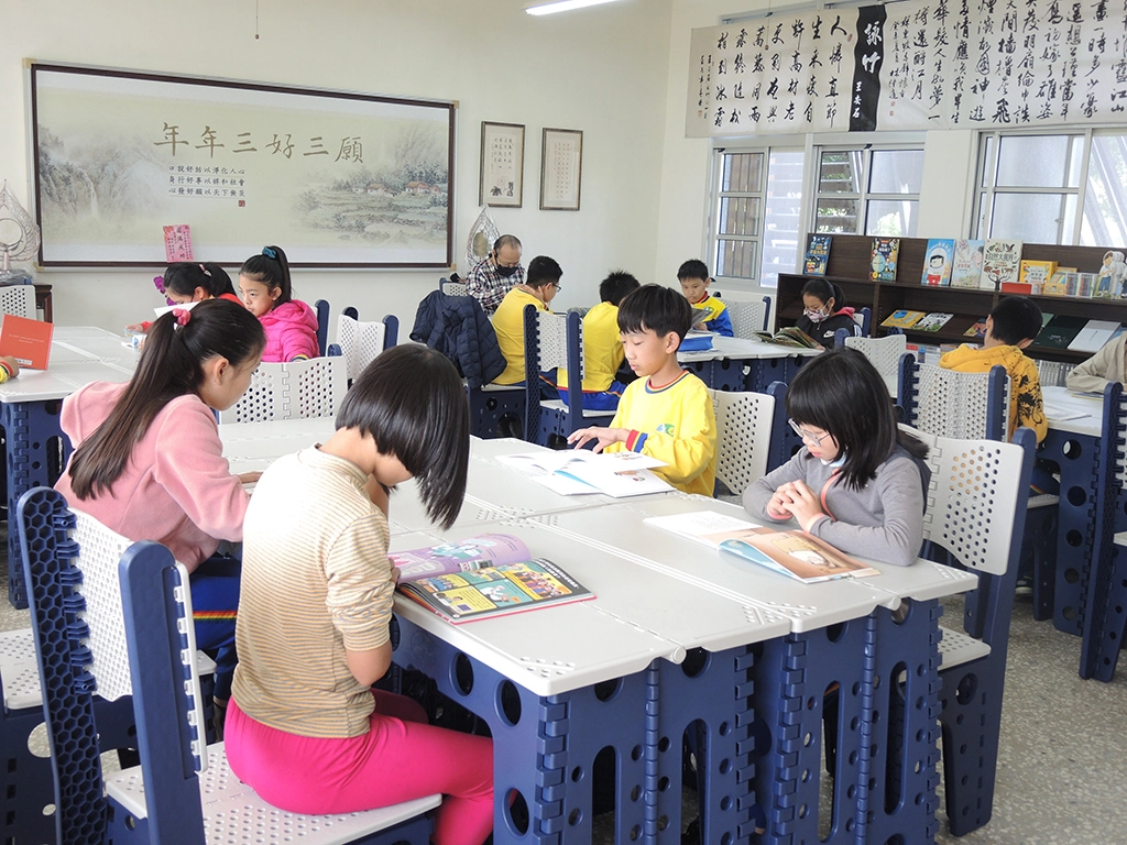 成立靜思閱讀書軒希望能透過閱讀拓展孩子的國際視野,校方也會鼓勵學生善用閱讀書軒,並且維護這些精挑的優質好書。