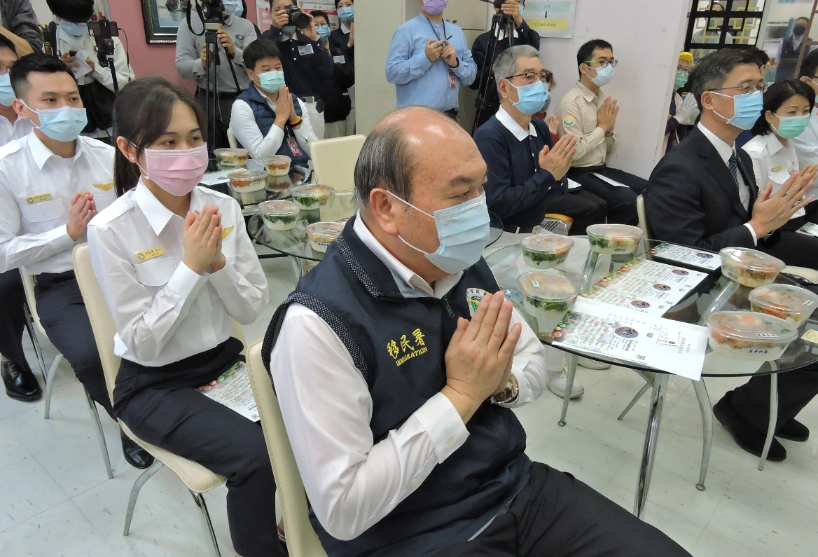 慈濟基金會積極向社會大眾推廣齋戒茹素防疫,並帶動各界誠心匯聚善念祈禱平安。