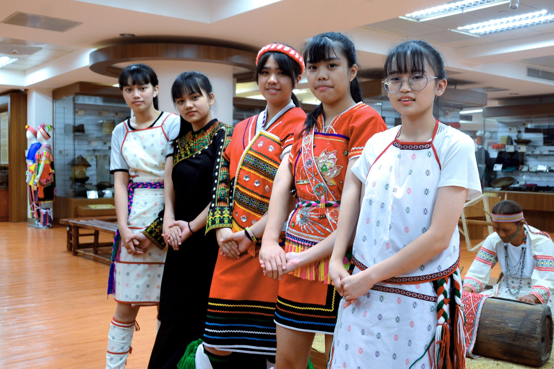 慈濟科技大學始終堅持照顧原住民公費生,也招收新住民子女護理公費生。