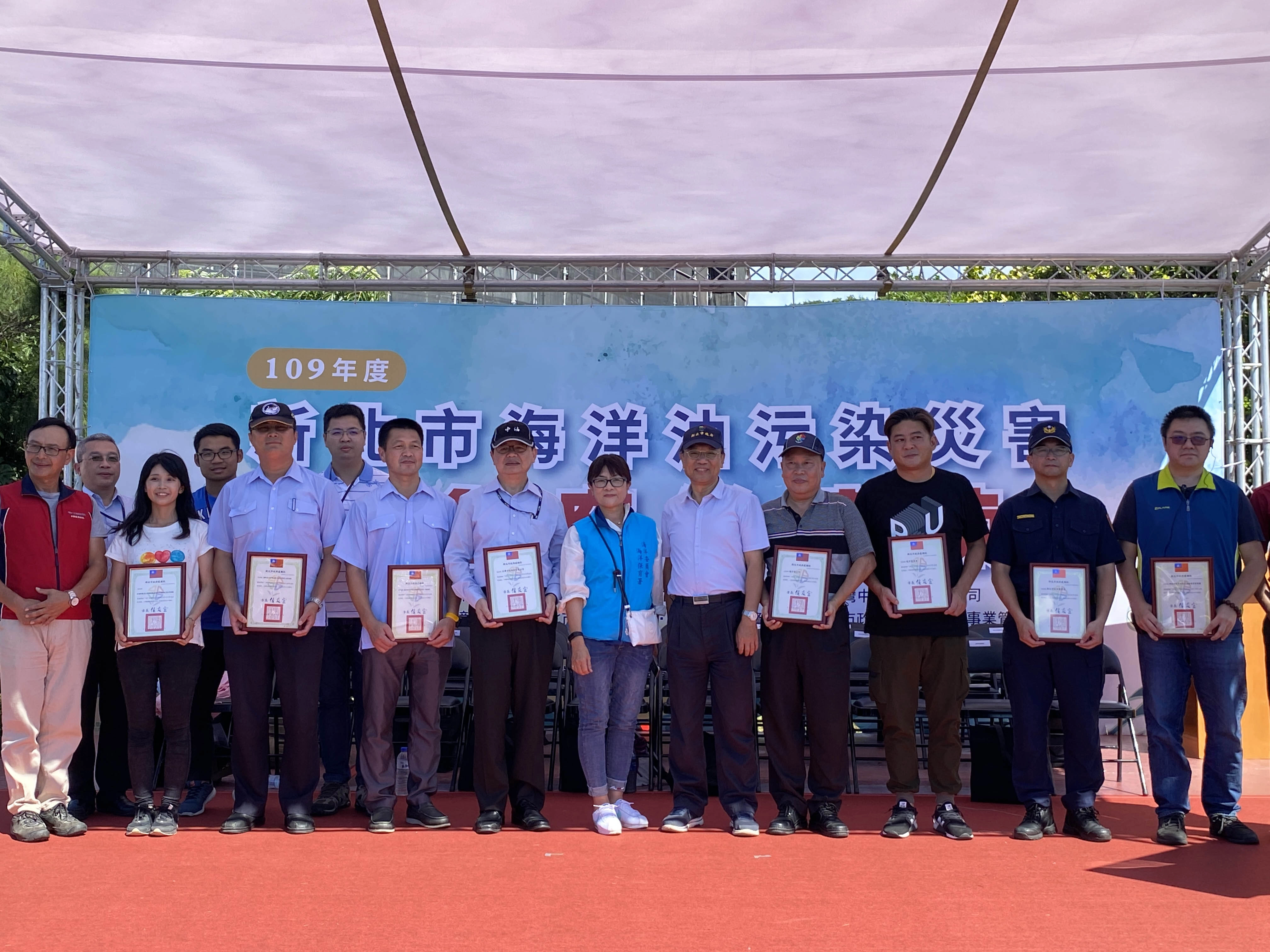 海洋保護超前部署,新北市結合11公私單位演練海洋油污緊急應變。