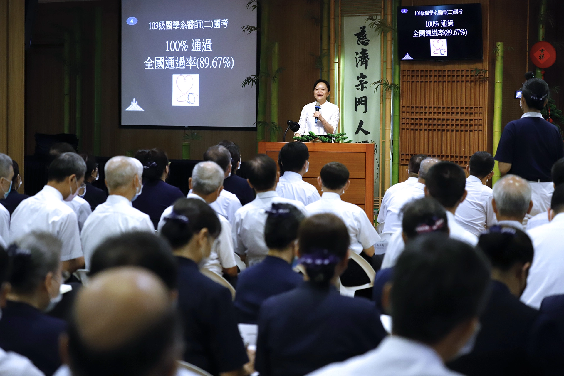 劉怡均校長,去年八月接任慈濟大學第十任校長,除了延續優秀傳統外,持續推動校務成長,讓109年慈濟大學招生、教學、研究各方面,都交出一張漂亮的成績單。