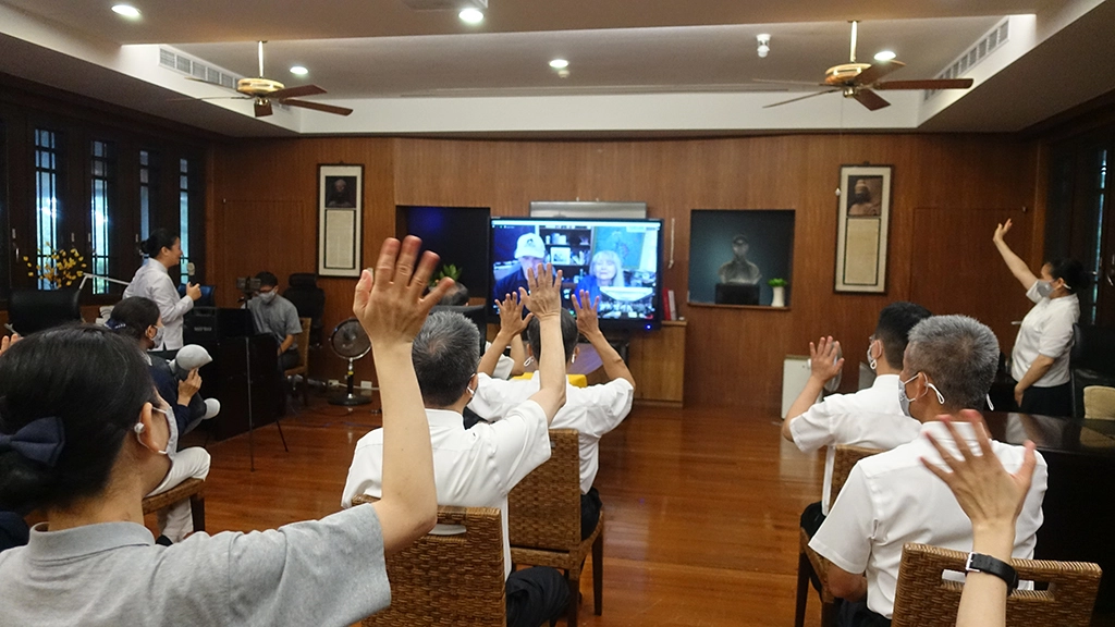 慈濟與大猩猩基金會在台灣時間8月22日7點半簽署備忘錄,透過科技視訊互動。