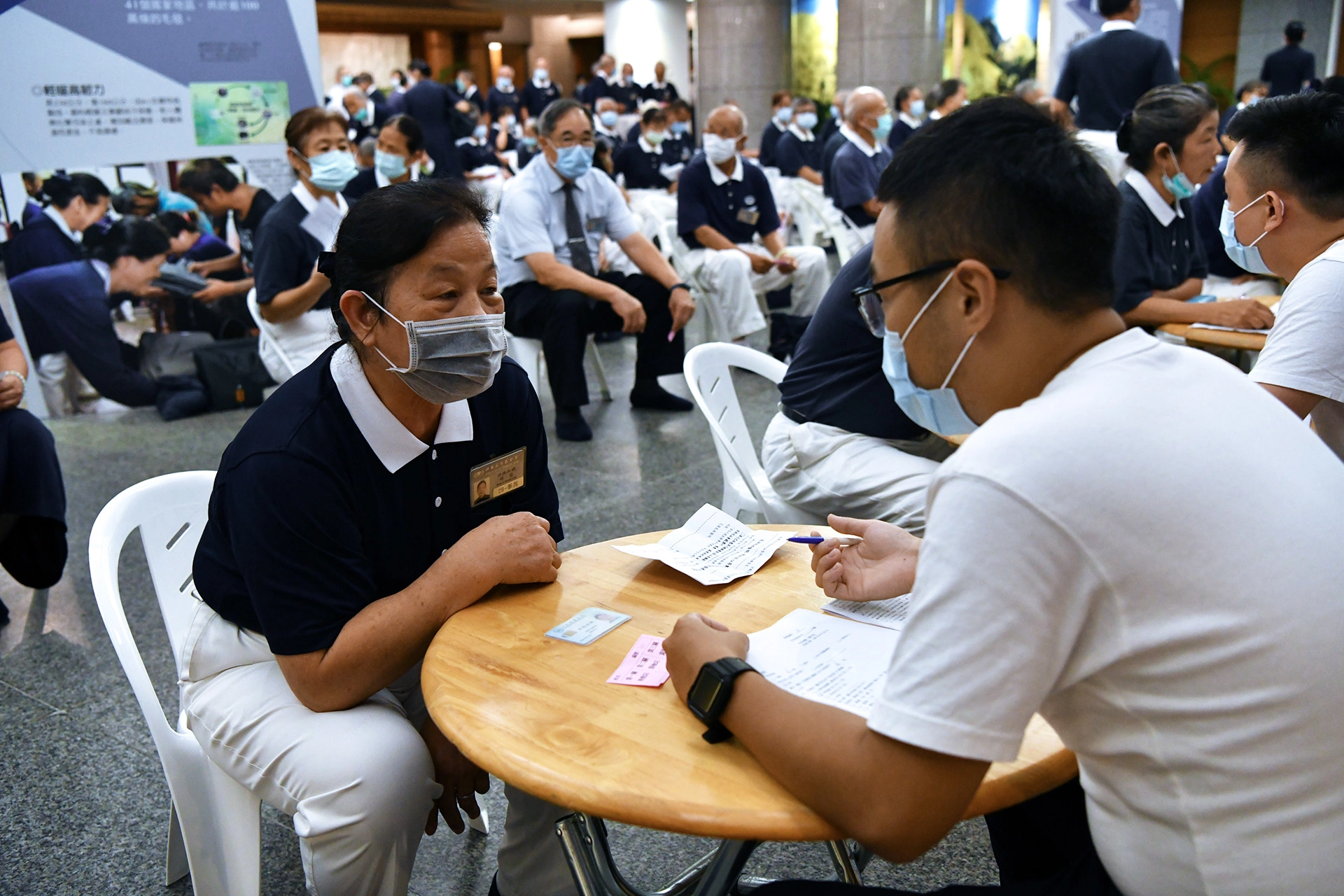 剛檢測完的環保志工洪林淑娥說：「之前以為中風就是注意血壓這些，今天知道原來心臟問題也跟中風有關。」