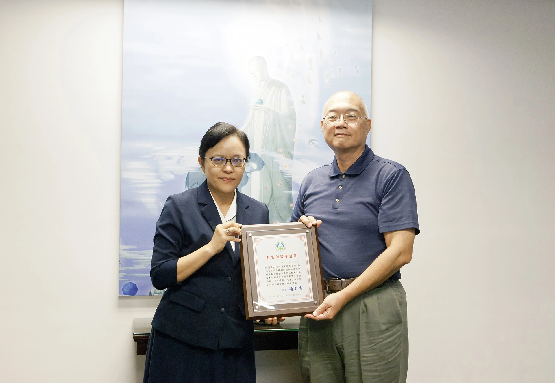 「財團法人陳沼濤文教基金會」董事長陳世錦先生,每學年至少捐助慈濟大學五十萬元獎助金供學生申請,以減輕學生學雜費上的壓力。