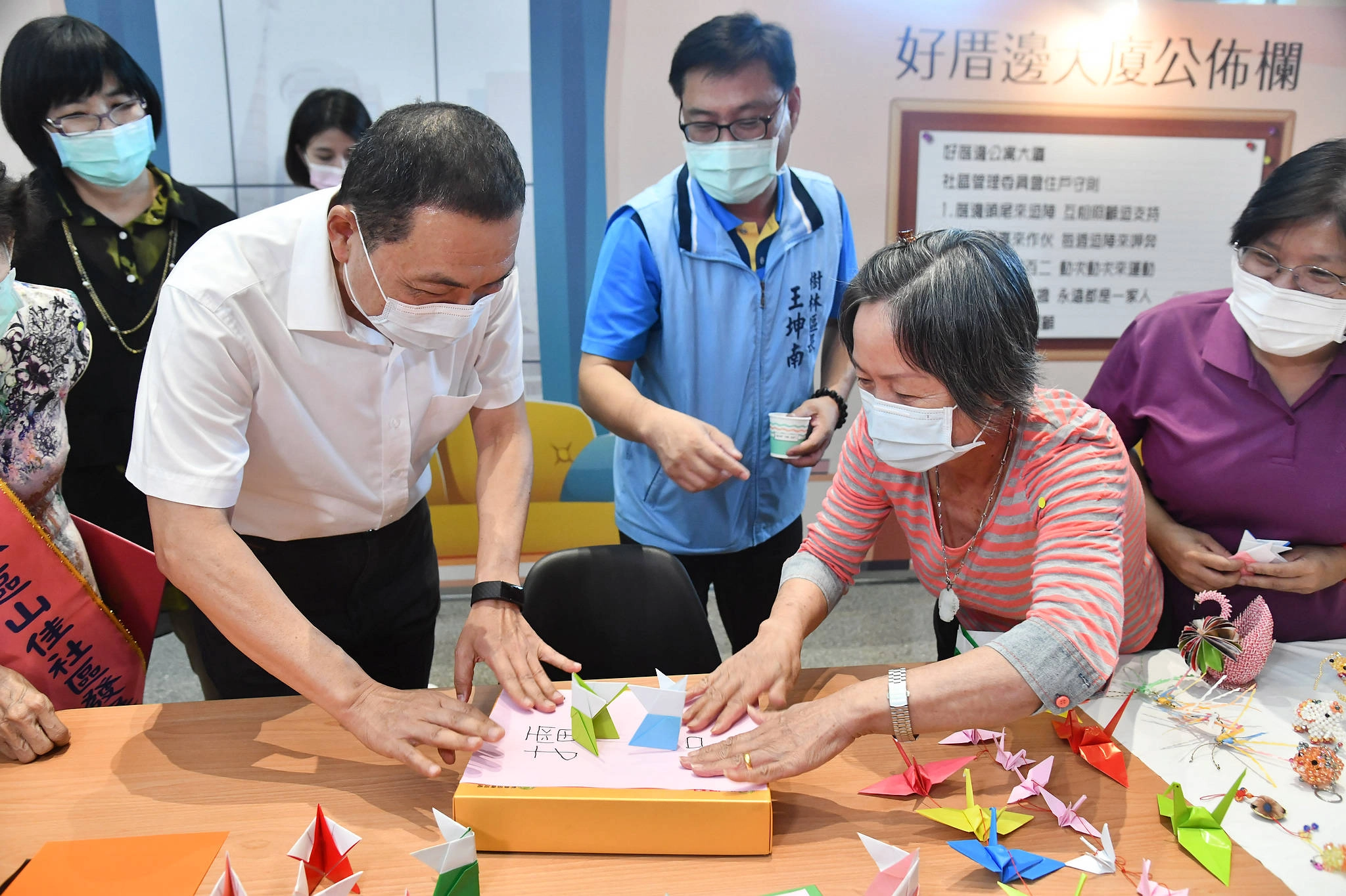 「銀髮俱樂部~陪咱厚趣淘!」里里銀髮俱樂部聯合授牌活動。
