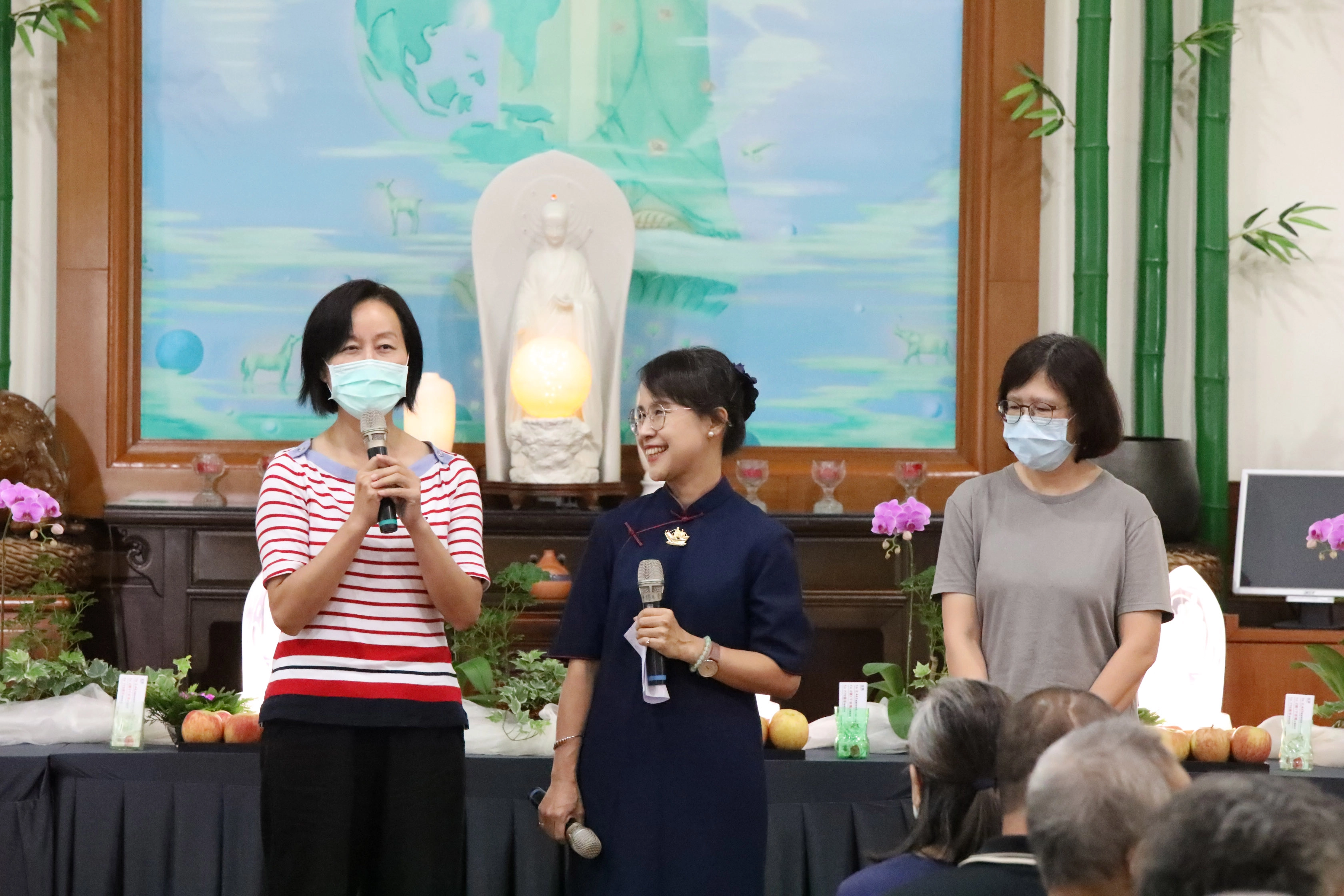 任職於衛福部南投啟智教養院的簡慧玲督導(圖左),她感恩慈濟多年來到院方愛灑祈福推素,她為了改善體質由葷轉素,皮膚過敏也改善了。