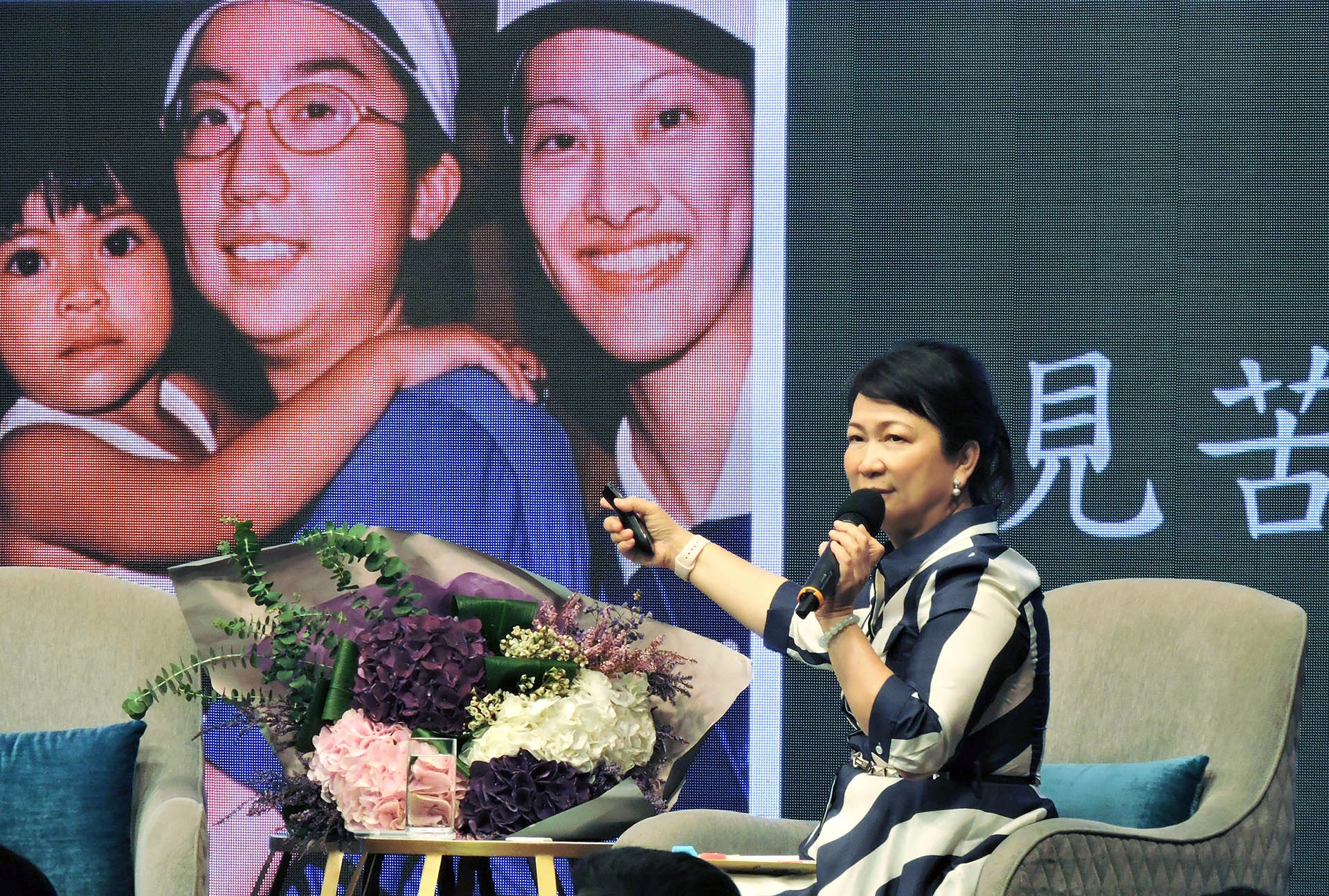 《伊如陽光》從母親李憶慧的視角,帶領大眾走入女兒Grace(左二)豐富的生命樂章。