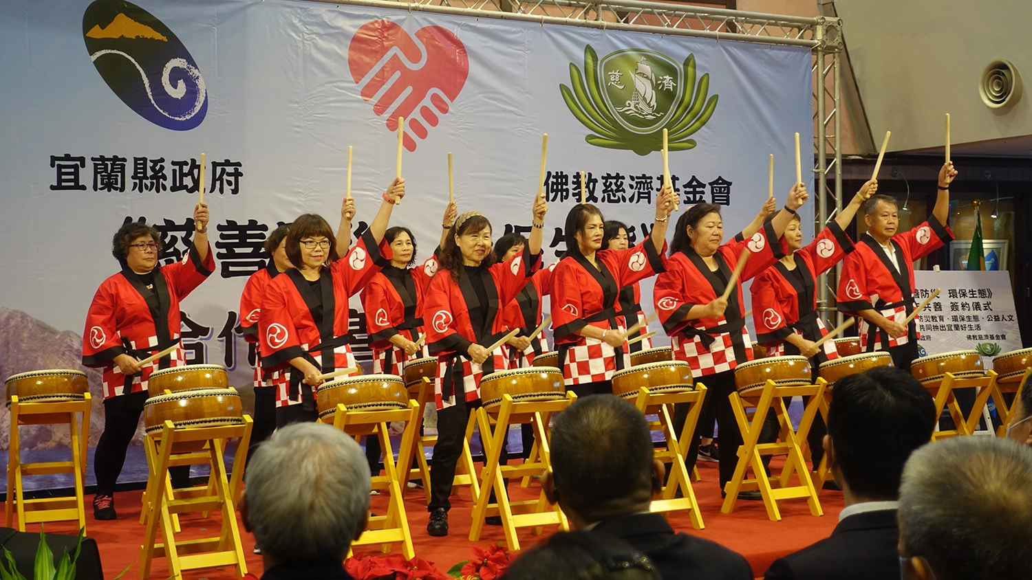 活動由宜蘭七張太鼓隊帶來熱情演出,為活動揭開序幕。(圖為慈濟基金會提供)