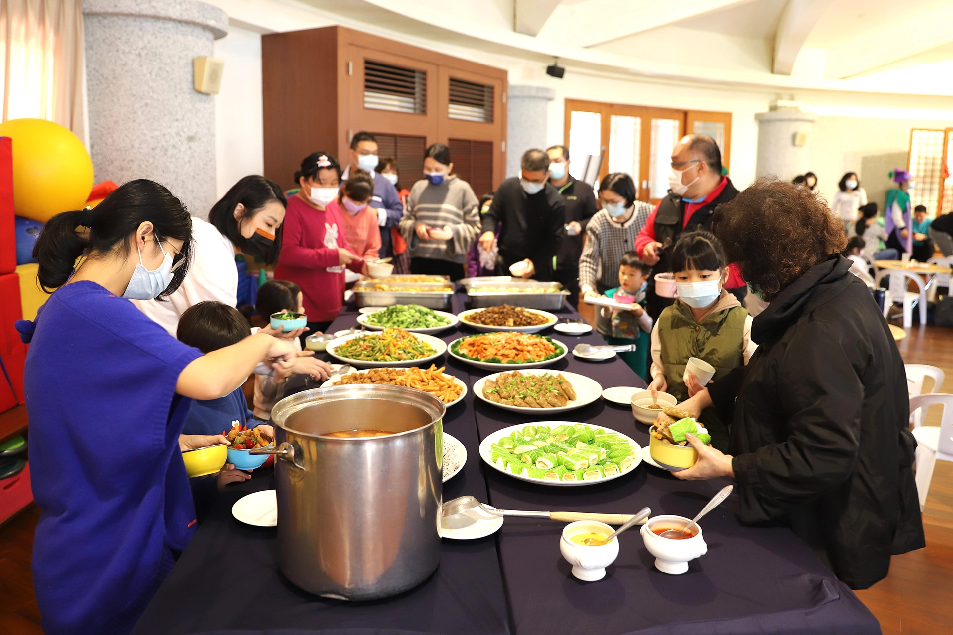以蔬食饗宴的飲食方式傳遞健康,尊重生命、愛護生靈的觀念。