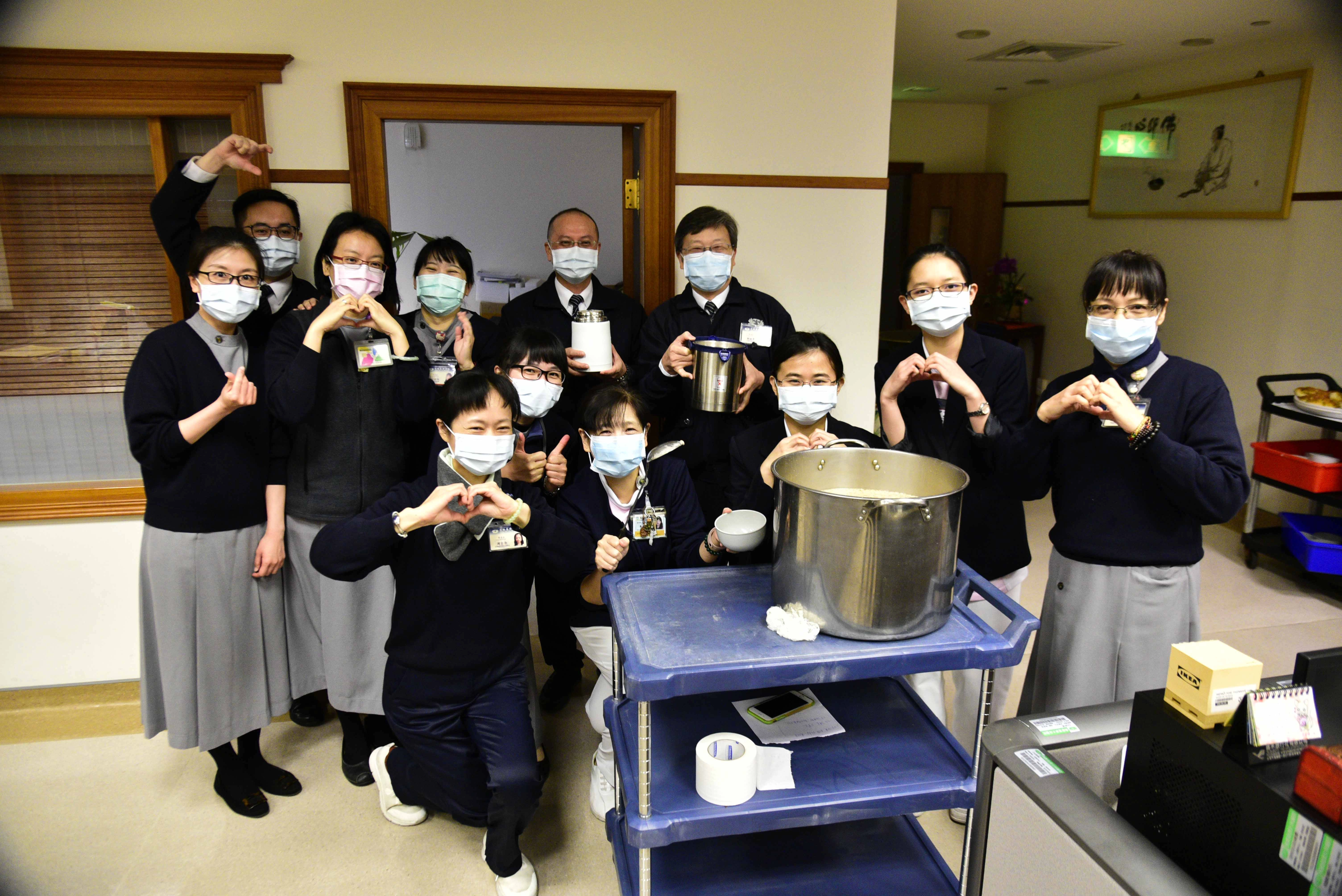 大林慈濟住宿長照機構正式啟用,以煮湯圓歡喜迎接長者入住。