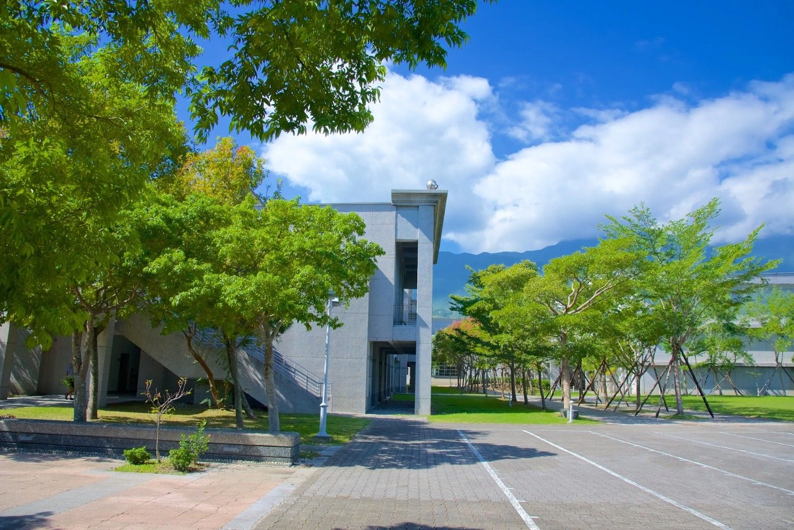 慈濟大學檢疫宿舍校區環境(非此棟)