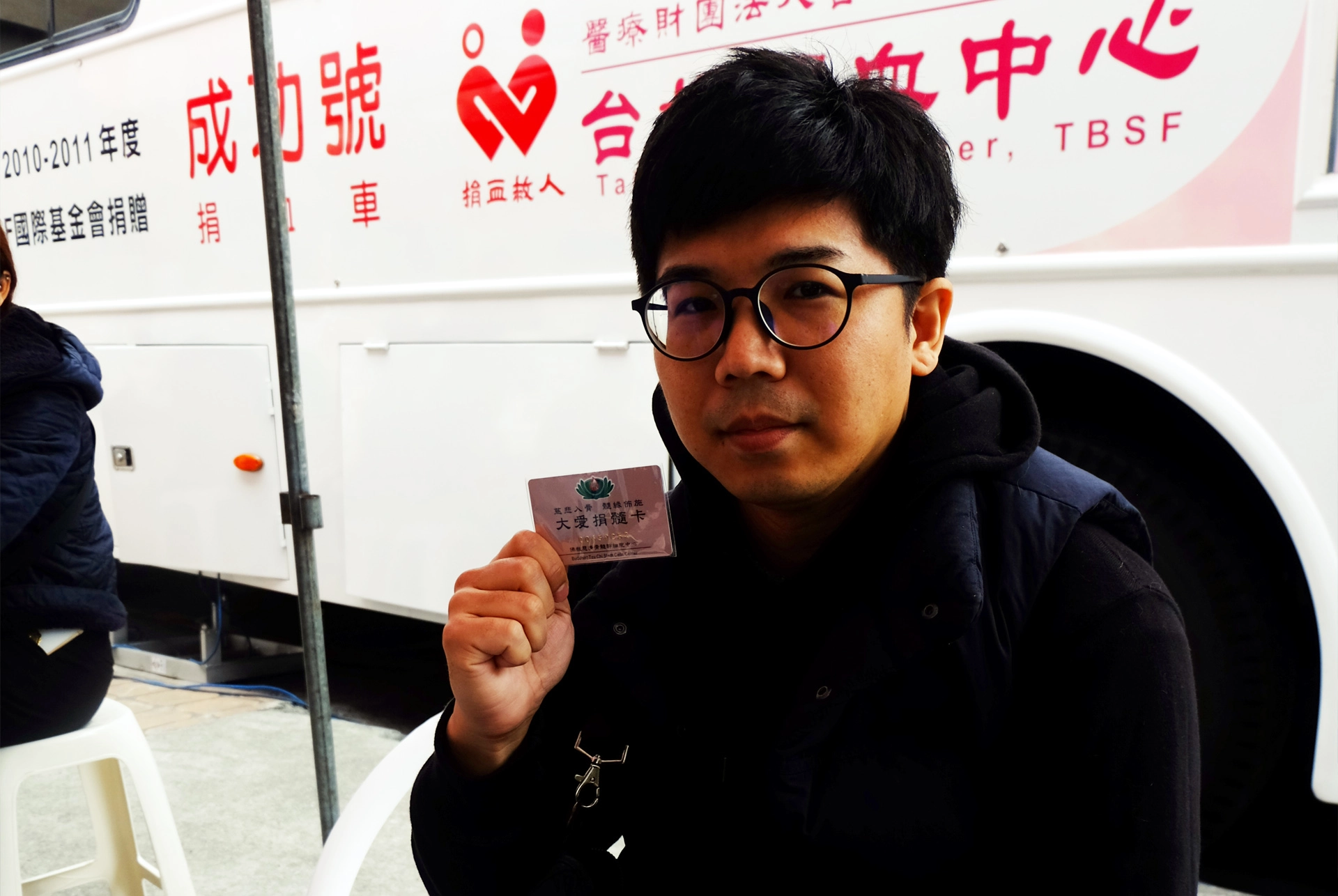「透過簡單的建檔,能夠幫助他人,可能是我一生最大的福氣。」花蓮扶輪社社友黃旭睿開心透出捐贈卡。
