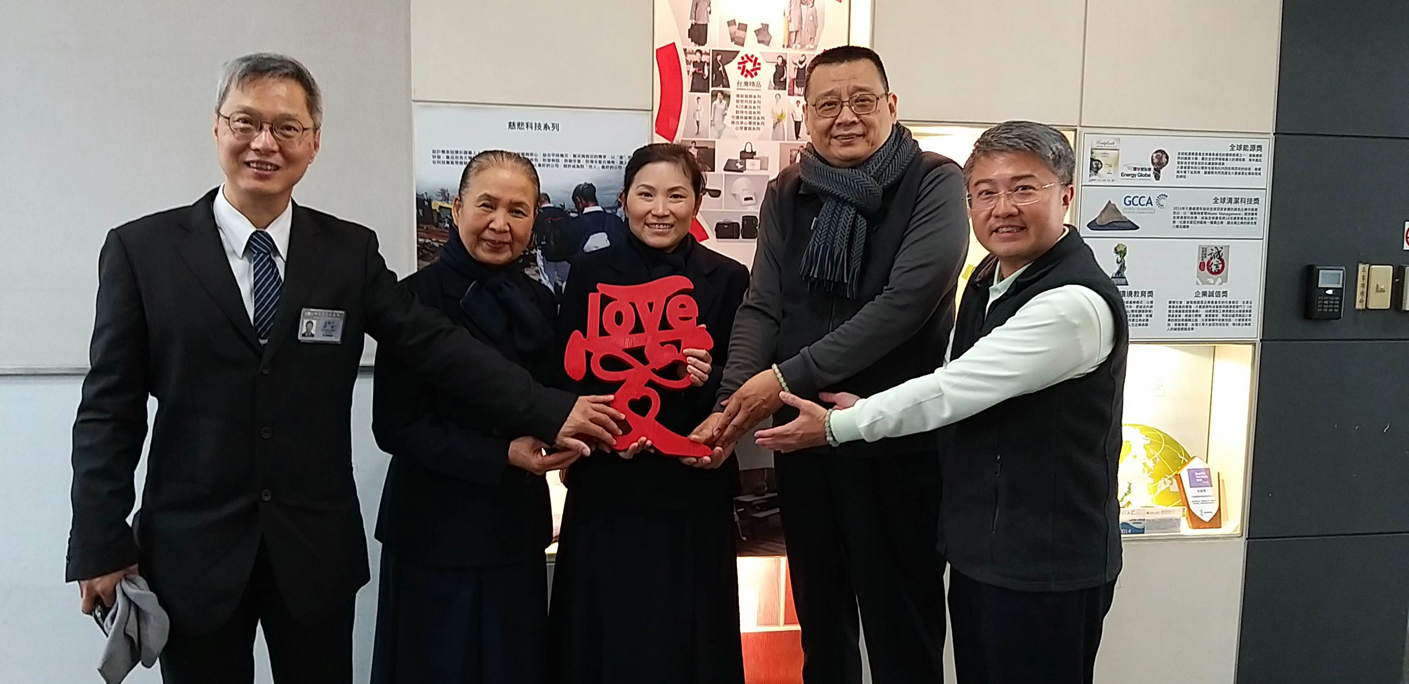 黃采緹師姊分享「捐髓救人、無損己身;救人一命、功德無量」的大愛精神,真實感人、見證傳揚,也因此與大愛同仁開啟了一段「企業員工、友善有愛」驗血建檔的約定。