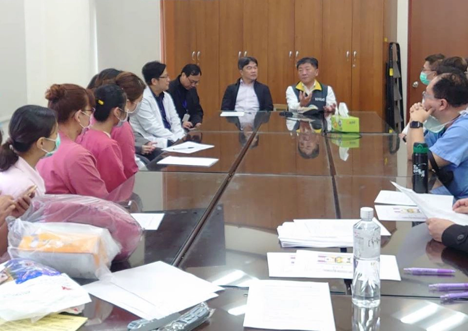 中央流行疫情指揮中心今(16)公布,國內新增確診2例COVID-19(武漢肺炎)個案,第1例個案為中部60餘歲男性,有B型肝炎及糖尿病病史,無出國旅遊史,亦非確診病例之已知密切接觸者。