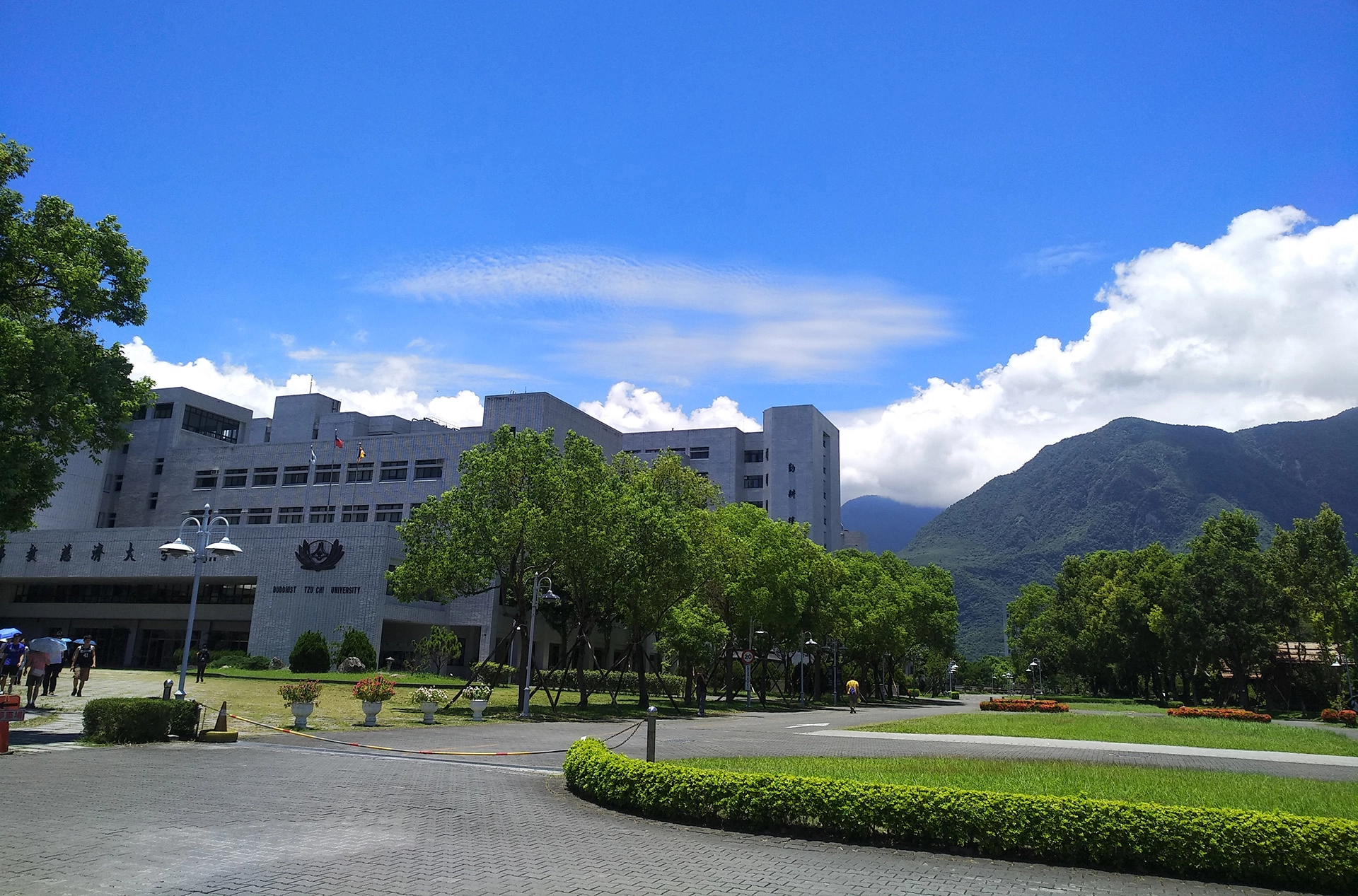 慈濟大學於108學年下學期開設多元化的志工大學課程,可與慈大學生一起共讀共學。