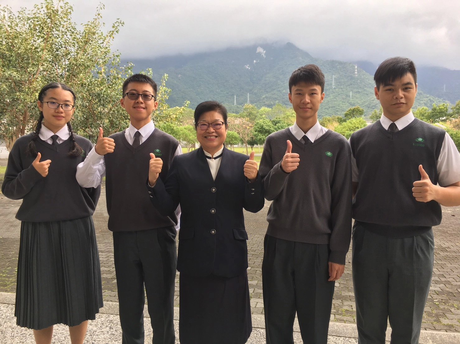 大學學測成績公布,今年的新學制是大學各學系採計學科成績至多四科,慈濟大學附屬高級中學109年學測成績優異。