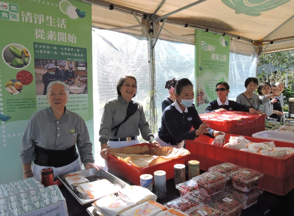 2020年是慈濟推動環保三十年,除了身體力行做環保,響應茹素的飲食生活,也是對地球及眾生的呵護。