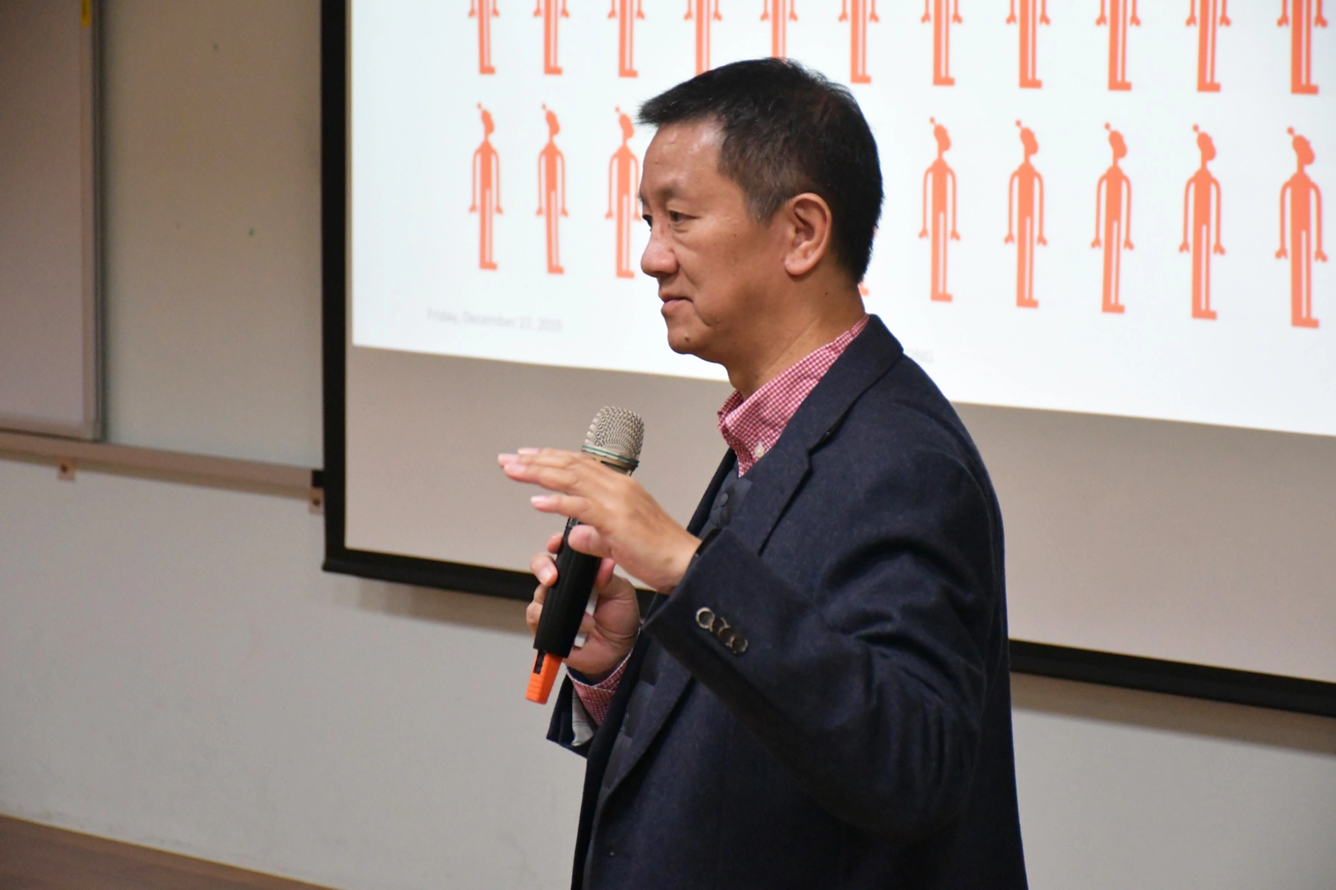 香港中文大學湯才偉教授藉由影片告訴大家,減少難度、鼓勵讚賞才能吸引學生學習。