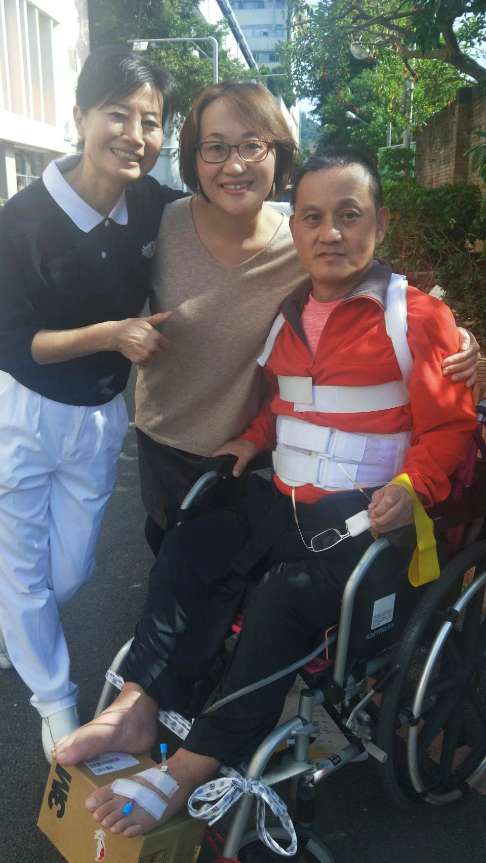 慈濟志工從菲律賓到台北的醫院無縫接軌關懷他們一家人。林太太說,「慈濟人不間斷的關懷,讓她永生難忘。」