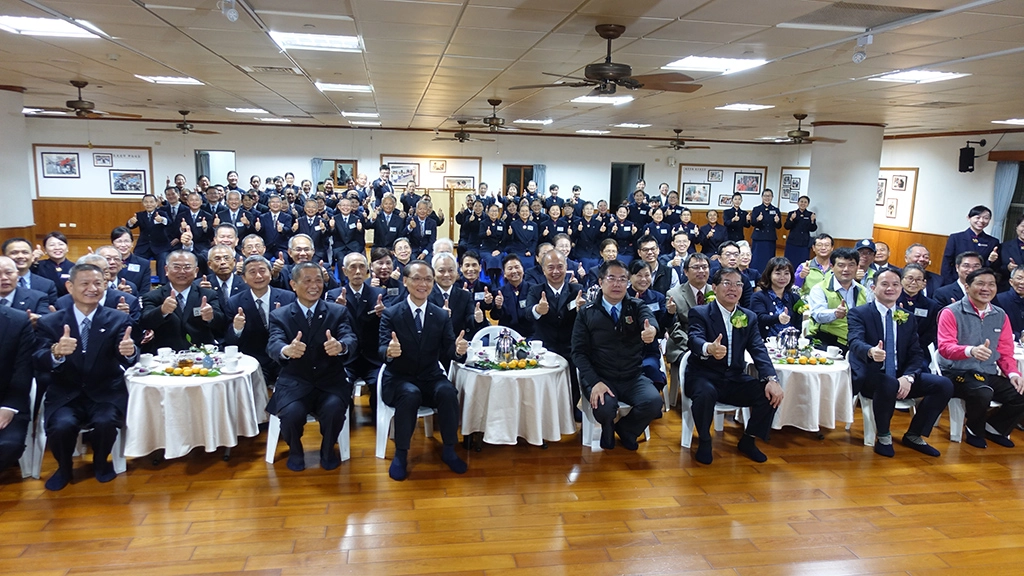 黃偉哲市長率領市府團隊與慈濟基金會簽訂合作共善備忘錄,全體合影。
